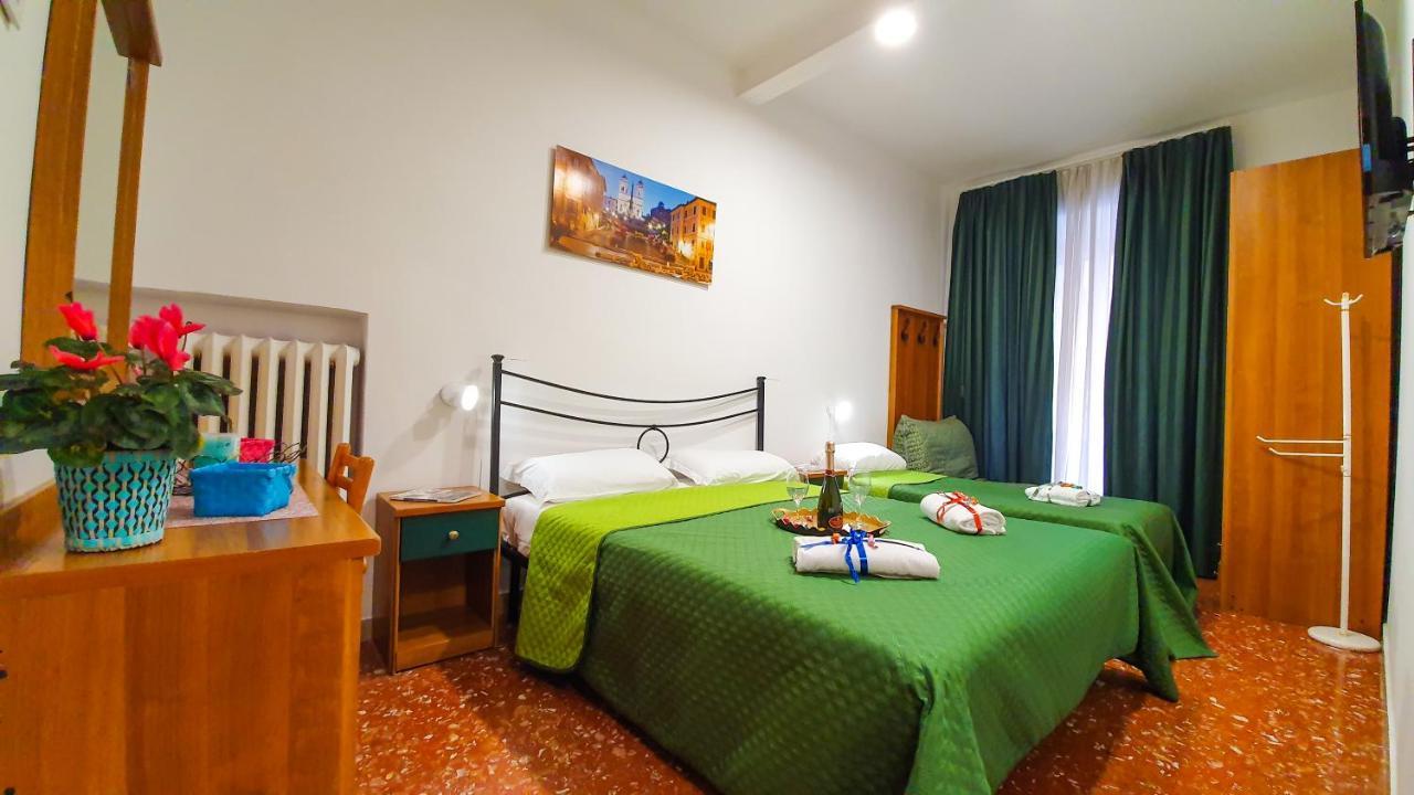 Отель A Casa Simpatia - A Richiesta Parcheggio Gratuito ! Рим Экстерьер фото