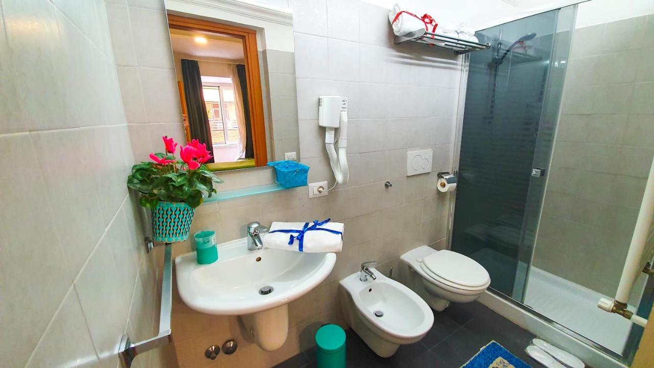 Отель A Casa Simpatia - A Richiesta Parcheggio Gratuito ! Рим Экстерьер фото